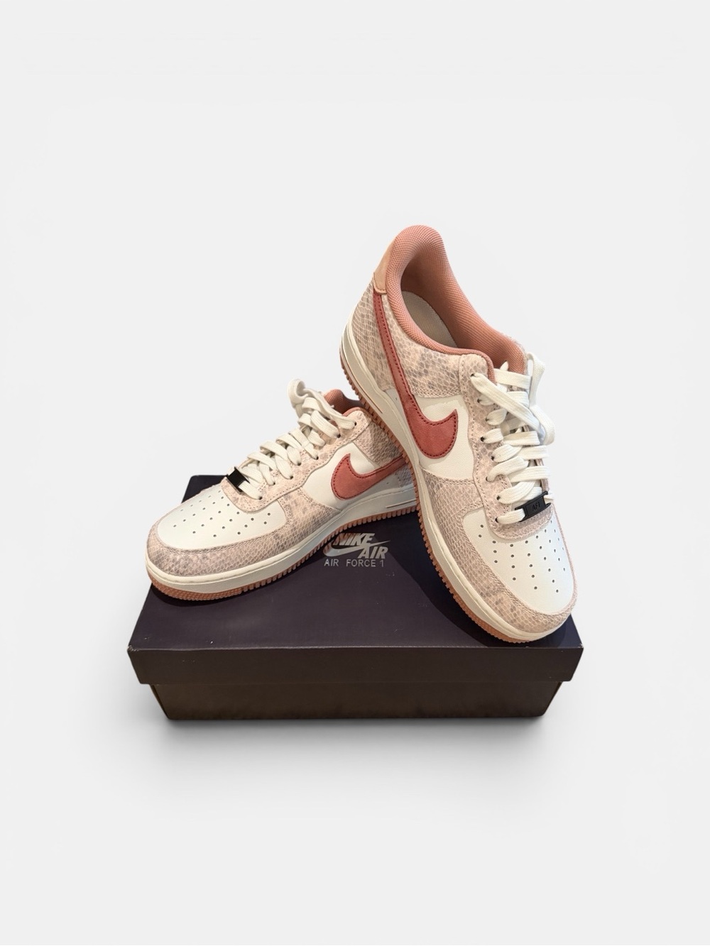 Nike Air Force 1 '07 LV8 (8.5 Men/10 Women)